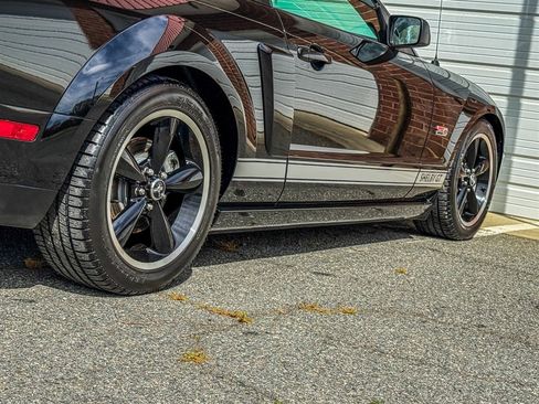 Used 2007 Ford Mustang GT image 38