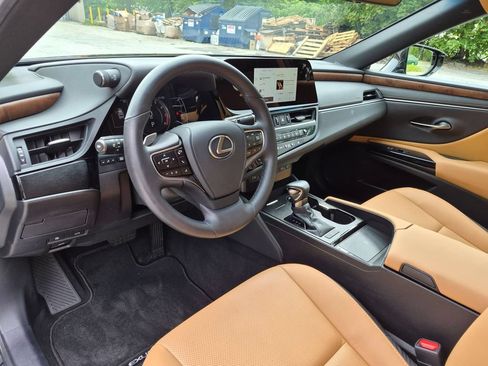 Used 2024 Lexus ES 350 w/ Premium Package FWD image 13
