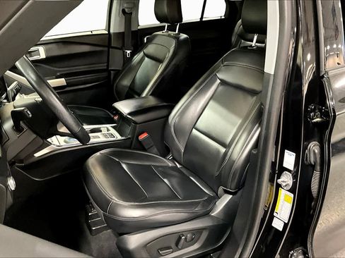 Used 2021 Ford Explorer XLT w/ Equipment Group 202A RWD image 8