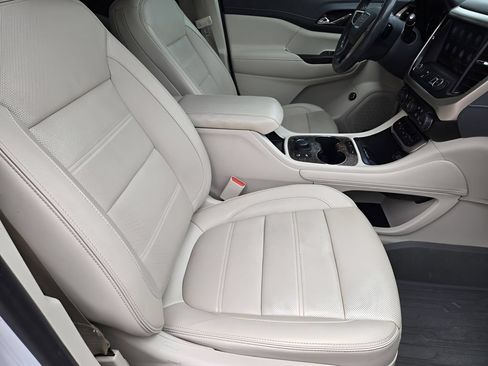 Used 2020 GMC Acadia Denali w/ Technology Package FWD image 12