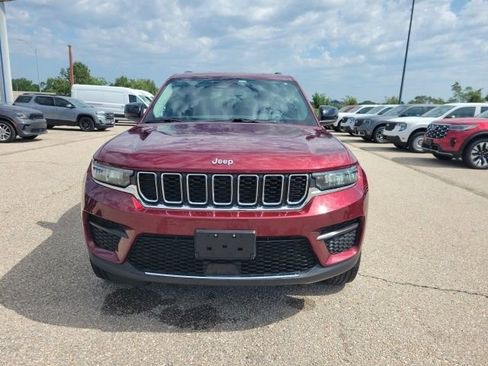 Used 2023 Jeep Grand Cherokee Laredo w/ Luxury Tech Group I AWD/4WD image 18