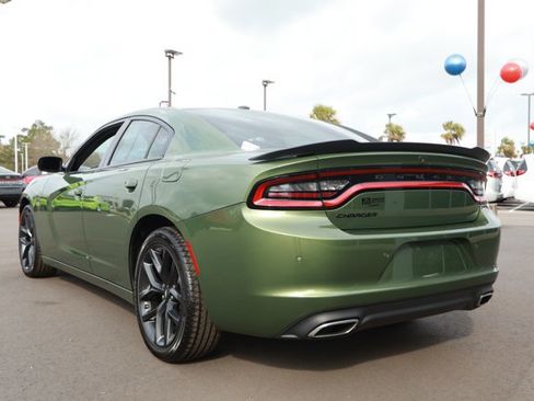 Used 2022 Dodge Charger SXT w/ Driver Convenience Group image 8