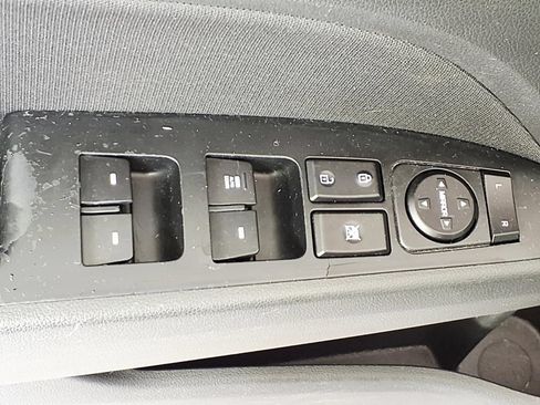 Used 2018 Hyundai Elantra SEL FWD image 14