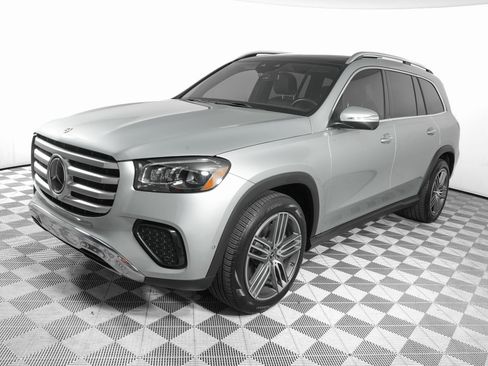 Used 2024 Mercedes-Benz GLS 450 4MATIC image 8