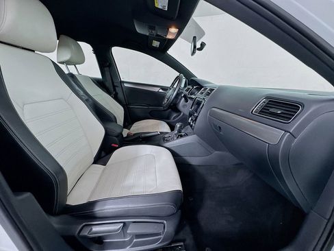 Used 2016 Volkswagen Jetta Sport image 28