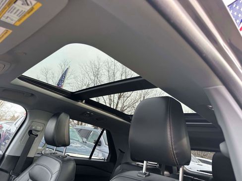 Used 2022 Ford Explorer XLT w/ Equipment Group 202A image 20