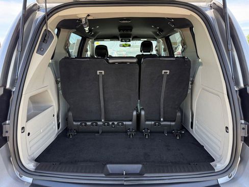 Used 2018 Dodge Grand Caravan SXT FWD image 13