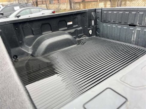 Used 2024 GMC Sierra 1500 SLT image 12