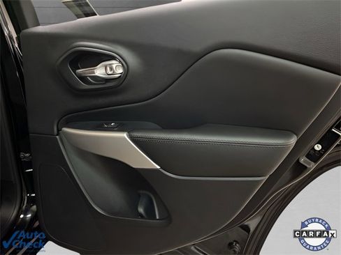 Used 2017 Jeep Cherokee Overland w/ Technology Group image 70