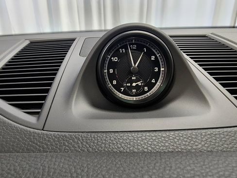 Used 2025 Porsche Macan image 12