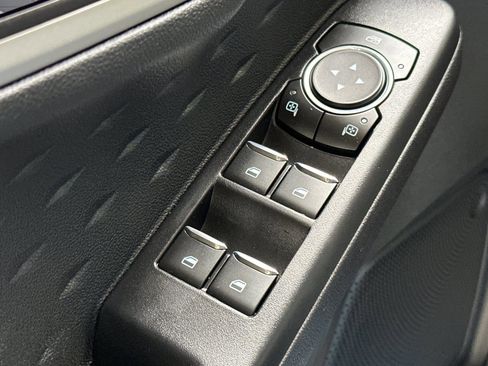 Used 2020 Ford Escape SE image 13