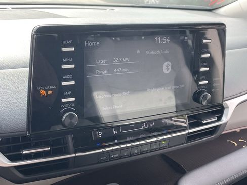 Used 2024 Toyota Sienna LE image 5