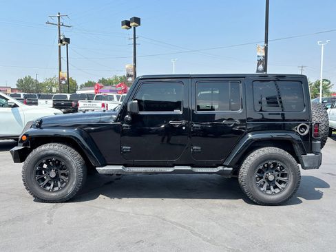 Used 2014 Jeep Wrangler Unlimited Sahara AWD/4WD image 3