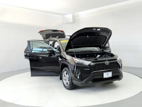 Used 2025 Toyota RAV4 XLE w/ Convenience Package AWD/4WD image 9
