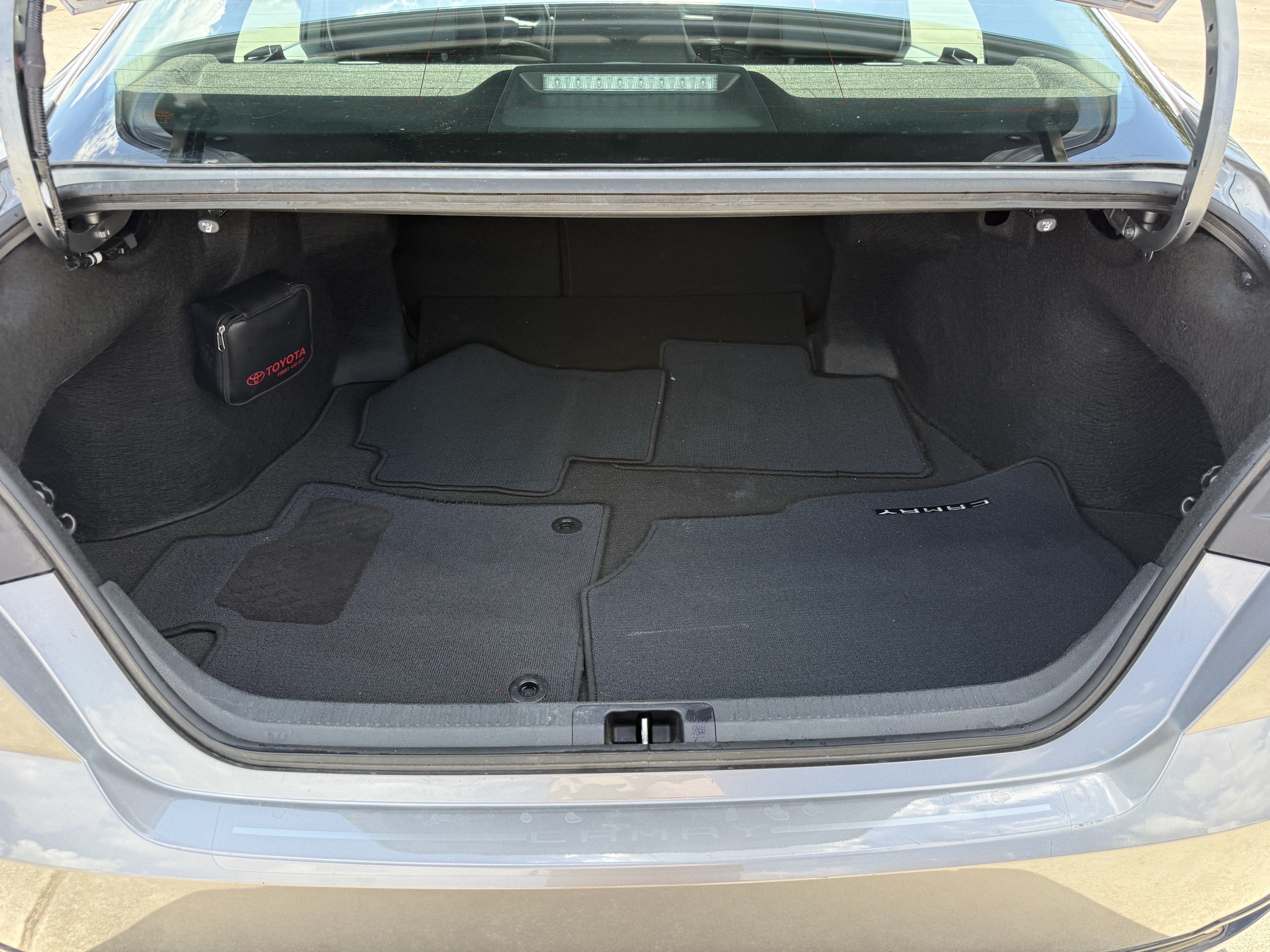 Used 2025 Toyota Camry XLE FWD image 31