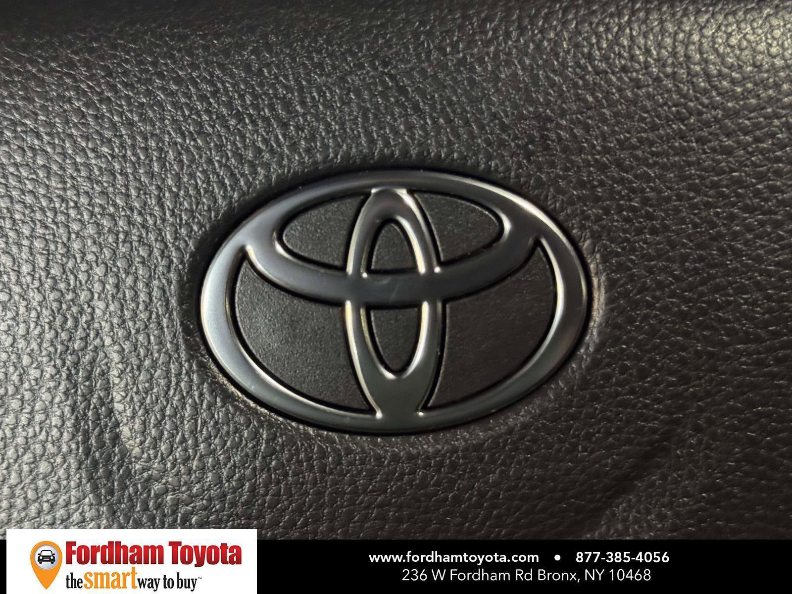 Used 2024 Toyota Tacoma TRD Off-Road AWD/4WD image 30