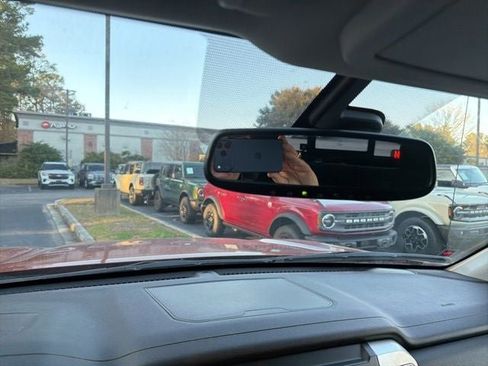 Used 2017 Nissan Titan SV image 24