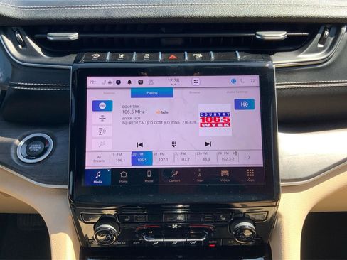 Used 2023 Jeep Grand Cherokee Limited AWD/4WD image 13