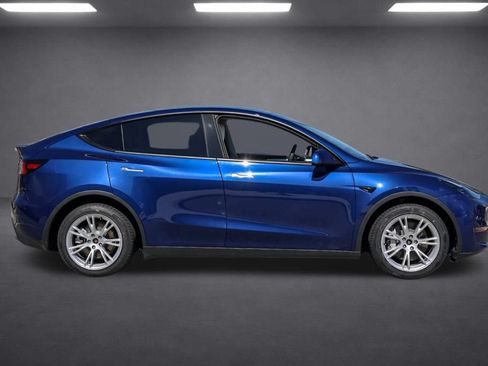 Used 2024 Tesla Model Y Long Range AWD/4WD image 3