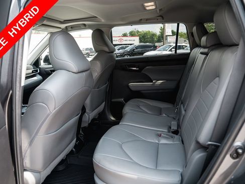 Used 2022 Toyota Highlander XLE FWD image 24