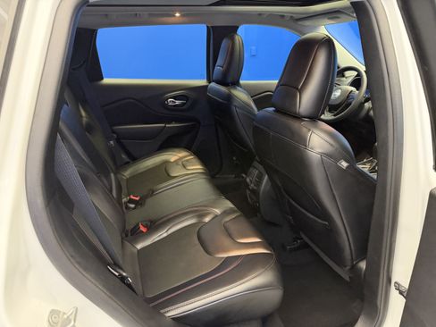 Used 2020 Jeep Cherokee Trailhawk w/ Comfort/Convenience Group AWD/4WD image 27