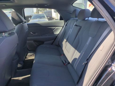 Used 2025 Hyundai Elantra SEL FWD image 27