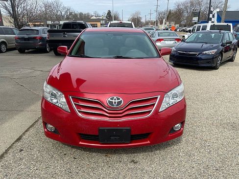 Used 2011 Toyota Camry XLE w/ XLE Extra-Value Pkg #2 image 6