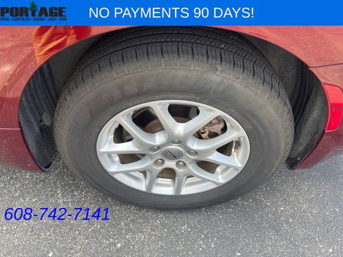 Used 2023 Chrysler Pacifica Touring-L FWD image 14