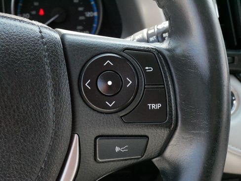Used 2018 Toyota RAV4 XLE AWD/4WD image 25