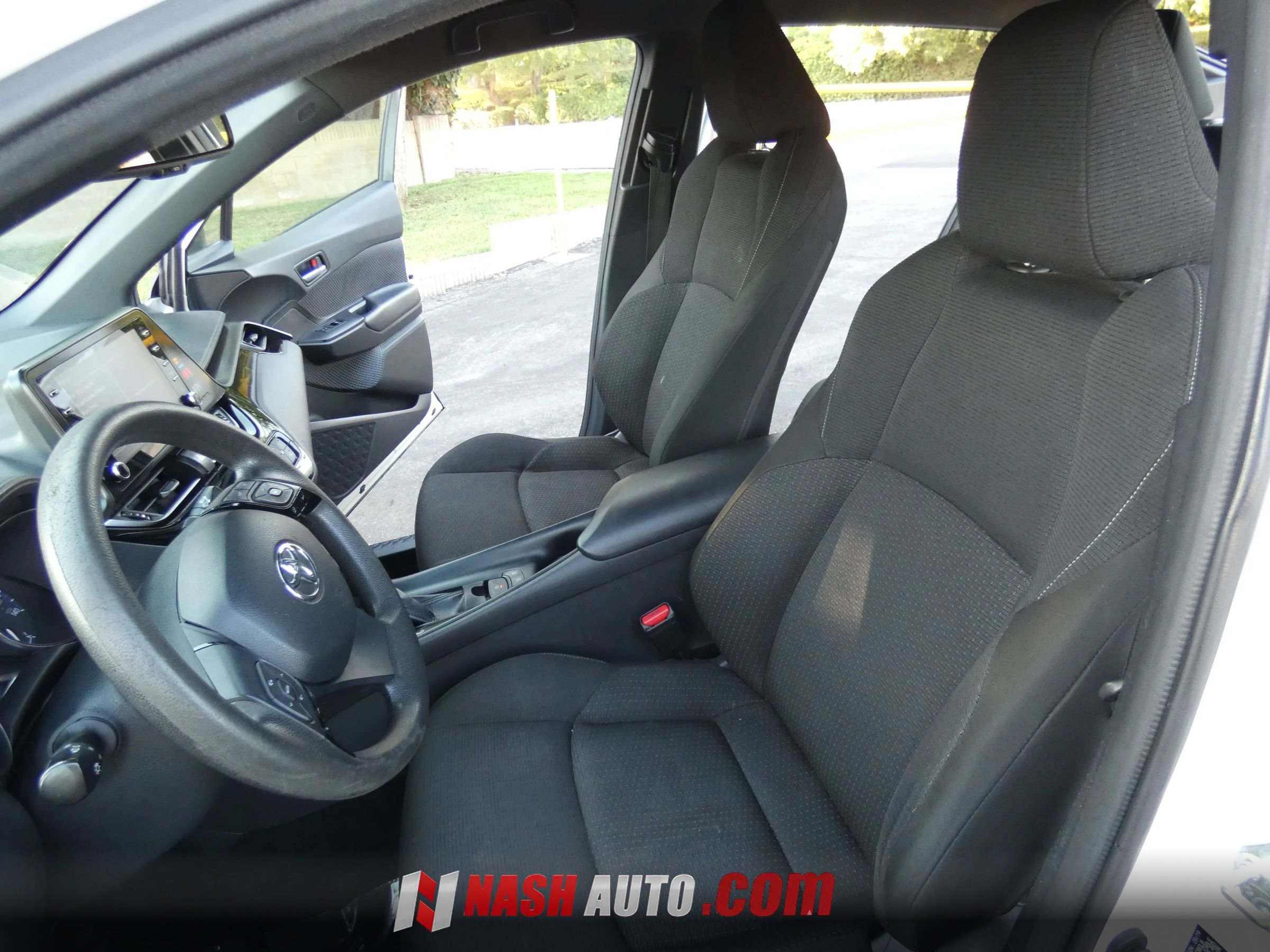 Used 2019 Toyota C-HR LE FWD image 36