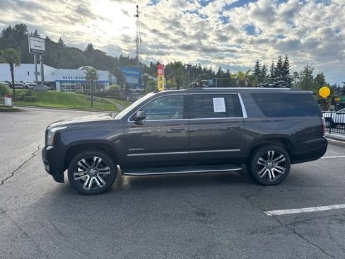 Used 2017 GMC Yukon XL Denali w/ Open Road Package AWD/4WD image 5