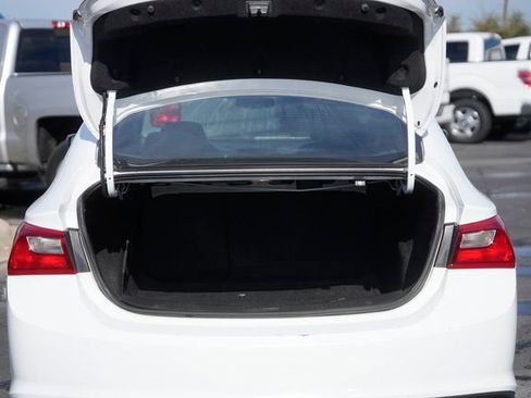 Used 2018 Chevrolet Malibu LT image 30