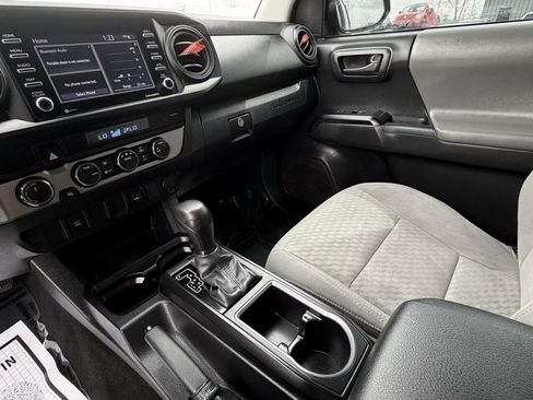 Used 2022 Toyota Tacoma SR AWD/4WD image 17