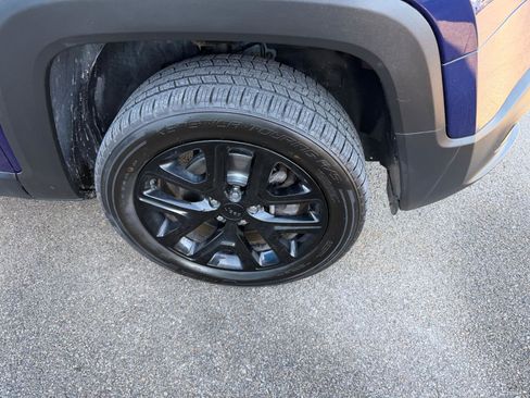 Used 2018 Jeep Renegade Altitude image 9