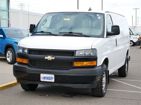 Used 2021 Chevrolet Express 2500 w/ Driver Convenience Package image 3