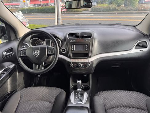 Used 2015 Dodge Journey SXT w/ Flexible Seating Group image 19