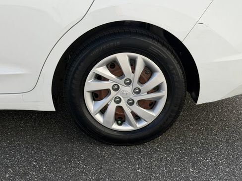 Used 2020 Hyundai Elantra SE w/ Cargo Package (C1) image 2