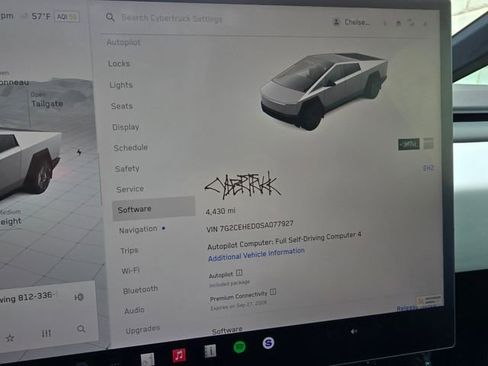 Used 2025 Tesla Cybertruck AWD Crew Cab image 3