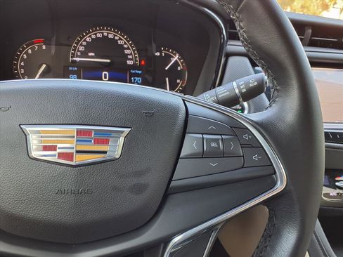 Used 2019 Cadillac XT5 FWD image 26