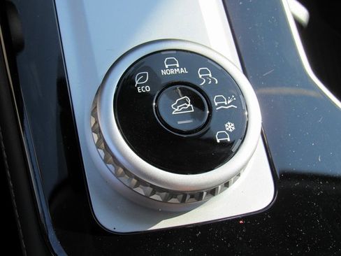 New 2025 Mitsubishi Outlander SE image 22