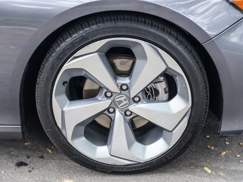 Used 2018 Honda Accord Touring image 12