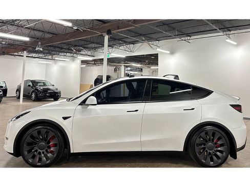 Used 2023 Tesla Model Y Performance image 8