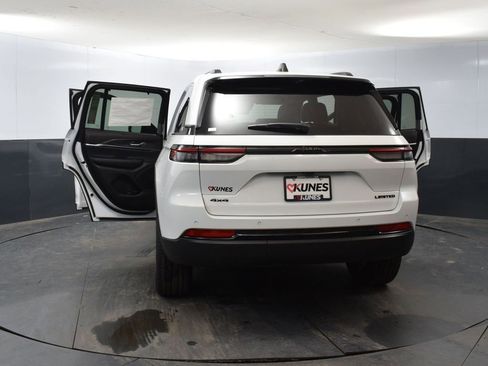 Used 2025 Jeep Grand Cherokee Limited w/ Luxury Tech Group II image 57