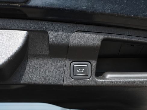 Used 2023 GMC Acadia SLT image 21