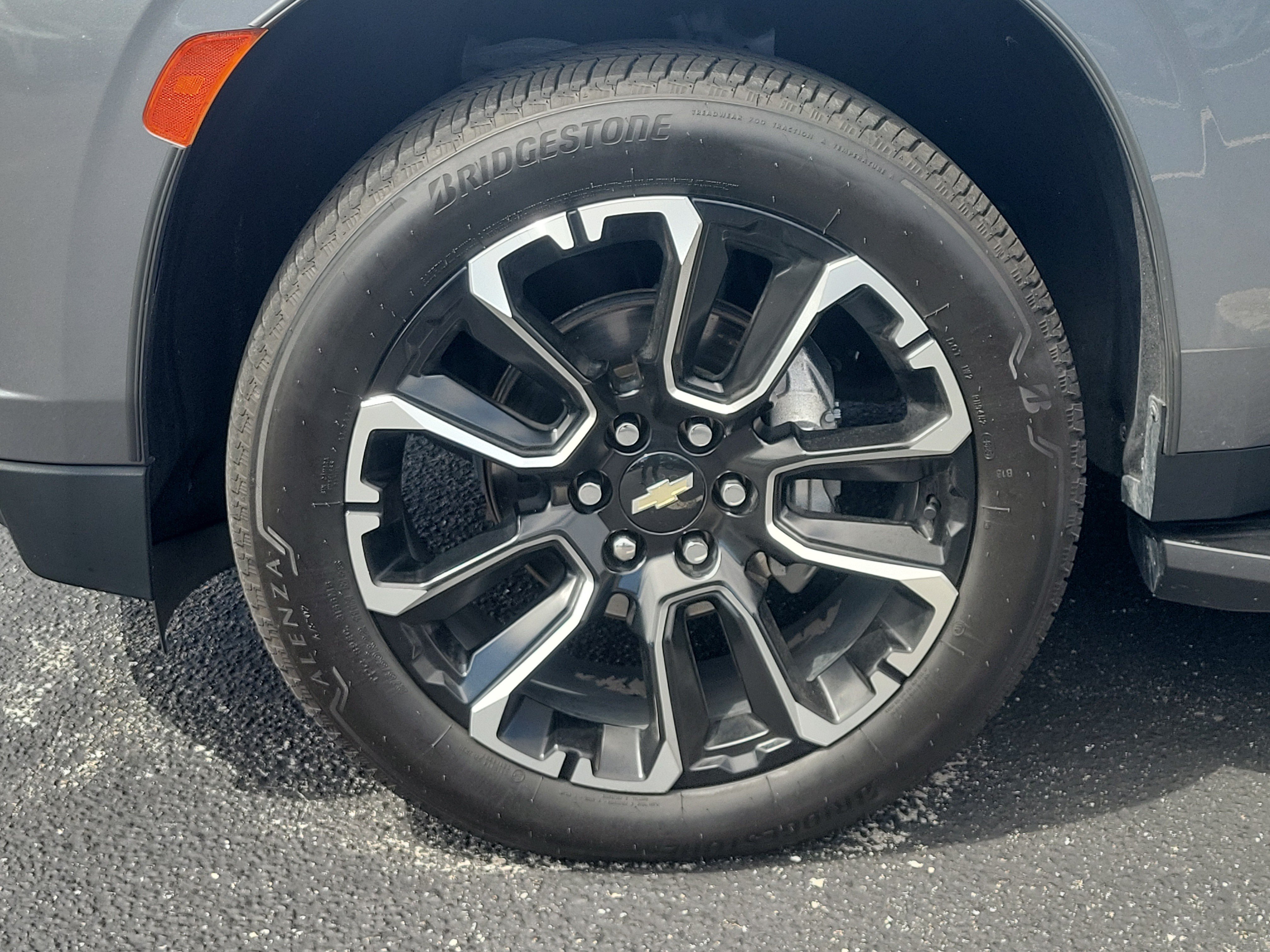 Used 2022 Chevrolet Suburban LT w/ Luxury Package AWD/4WD image 5