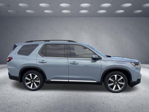 Used 2024 Honda Pilot Touring image 4
