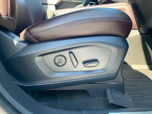 Used 2025 Ford Explorer Platinum image 17