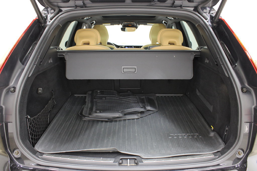 Used 2019 Volvo XC60 T6 Momentum w/ Premium Package AWD/4WD image 31
