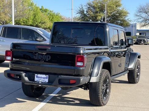 Used 2025 Jeep Gladiator Nighthawk image 4
