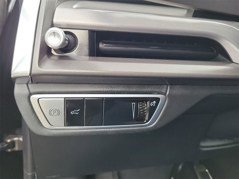 Used 2026 Cadillac Vistiq Luxury image 16